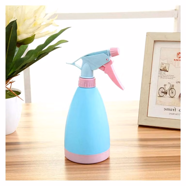 Flacone in plastica ricaricabile con ugello spray regolabile, adatto a diverse applicazioni