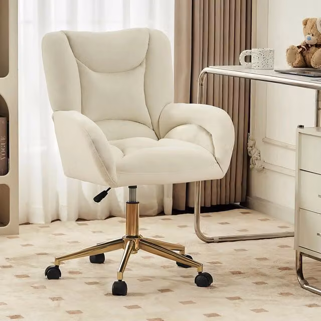 Sedia da ufficio girevole MIVRAY in velluto avorio con base in metallo dorato, H: 92,5 cm, L: 62 cm, P: 64 cm