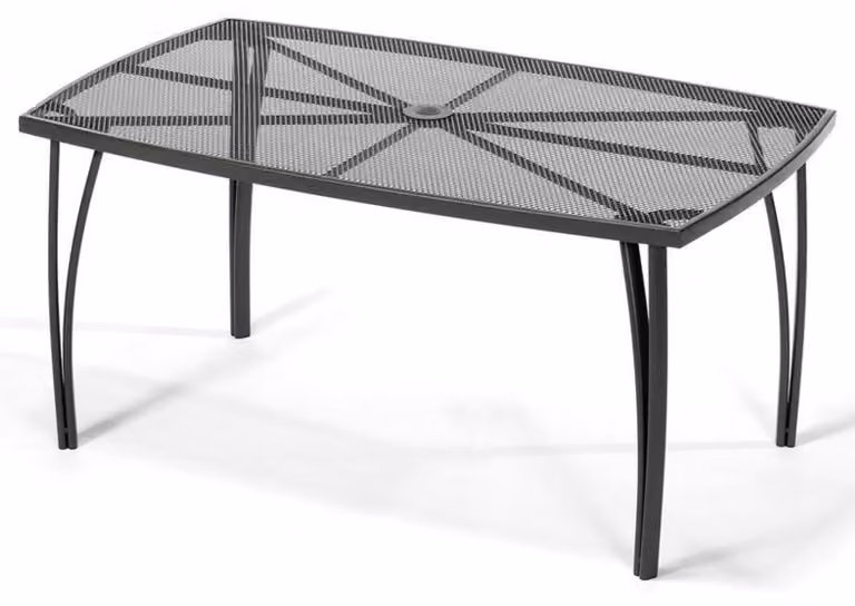 Il tavolino da giardino rettangolare, con dimensioni 150 x 90 x 71 cm, è realizzato in metallo con finitura laccata nera.