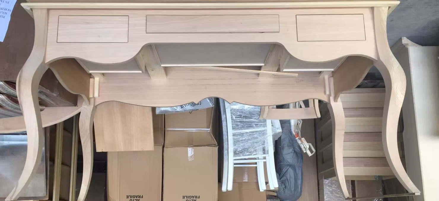 Scrivania sagomata con 3 cassetti in legno di pino grezzo Mobili 2G L: 150 cm, P: 75 cm, H: 80 cm – 2