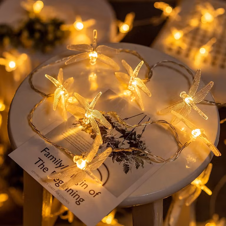 Catena luminosa a forma di libellula, lunghezza 3 metri, 20 LED, luce bianca calda, alimentazione a batteria