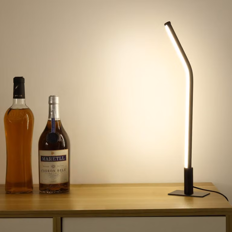 Lampada da tavolo LED dimmerabile, 44 cm, design minimalista, con porta USB, ideale per la camera da letto