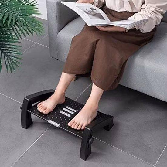 Poggiapiedi ergonomico Unyqoos® con funzione massaggio – regolabile in altezza, offre un supporto stabile senza affondamenti, facile da montare in 5 minuti senza attrezzi, ideale per l'ufficio domestico