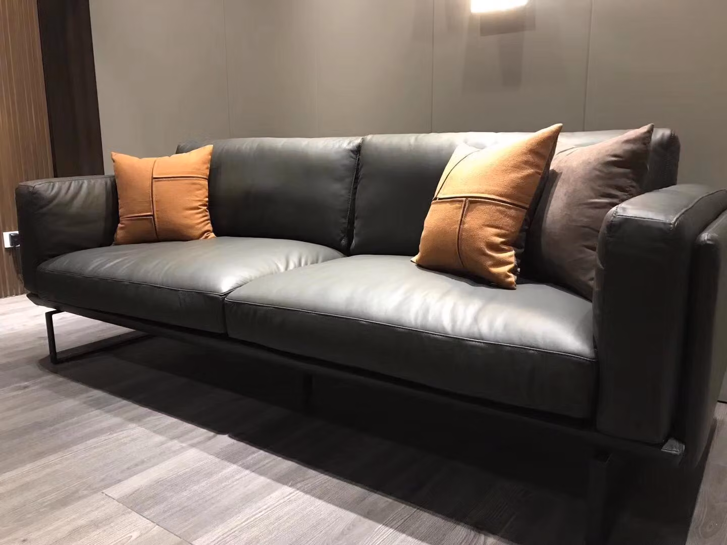 Italienische Designer Möbel Hochwertige Dreisitzer Couch Polster Leder Sofa 3er