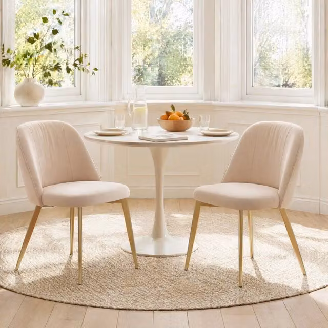 2 sedie da pranzo in velluto beige; con gambe in metallo dorato