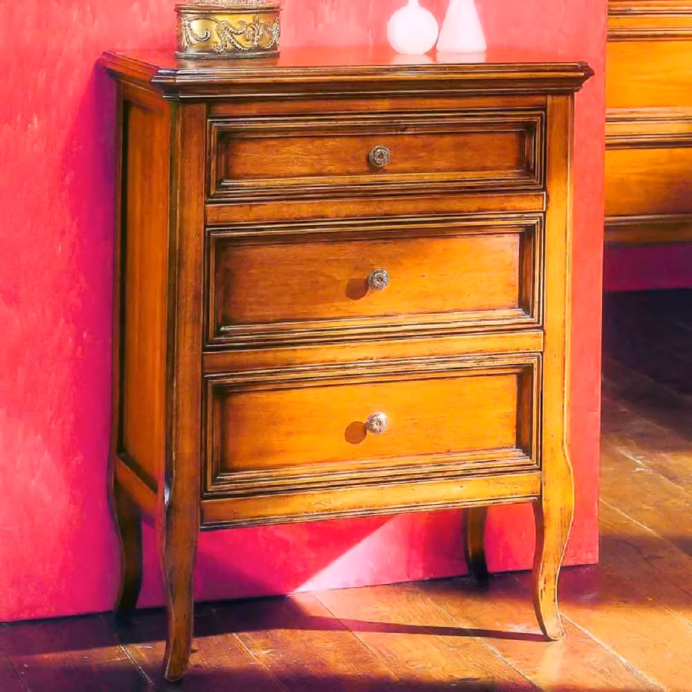Comodino classico in legno con 3 cassetti Mobili 2G finitura bassano L: 55 cm, P: 36 cm, H: 70 cm – 3