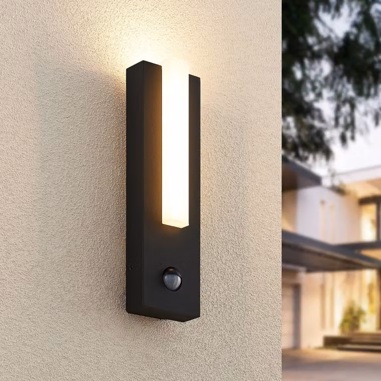 Lucande Applique da esterni LED Virgalia, rilevatore di movimento, IP54 Virgalia, Nero, Alluminio, Moderno