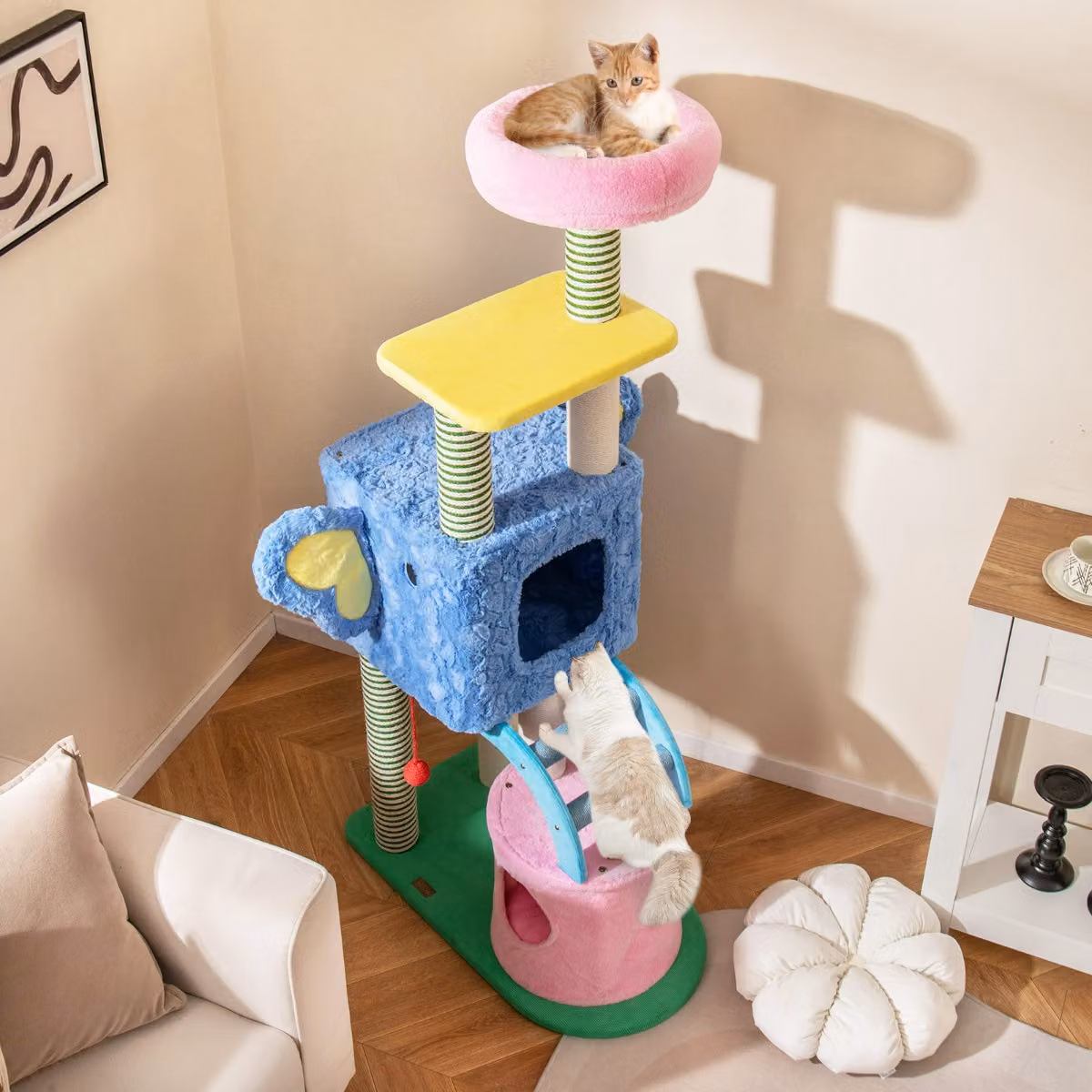 Albero per gatti Costway a tema elefante multicolore con ripiano imbottito, pali da graffiare e giochi integrati