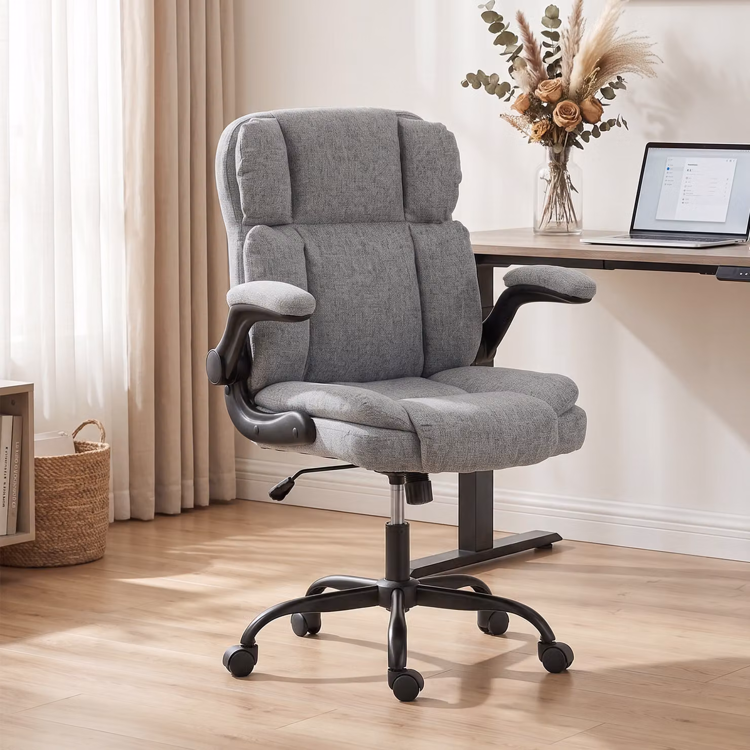 Sedia da ufficio girevole HOMCOM con braccioli ribaltabili, altezza regolabile e dondolo, rivestimento in tessuto effetto lino grigio – 2