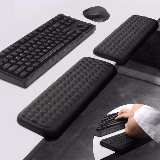 Supporto ergonomico a forma di "L" per gomito, ideale per scrivanie, dotato di cuscinetti antiscivolo in memory foam, dimensioni 30 x 10 cm, per polsi e braccia.