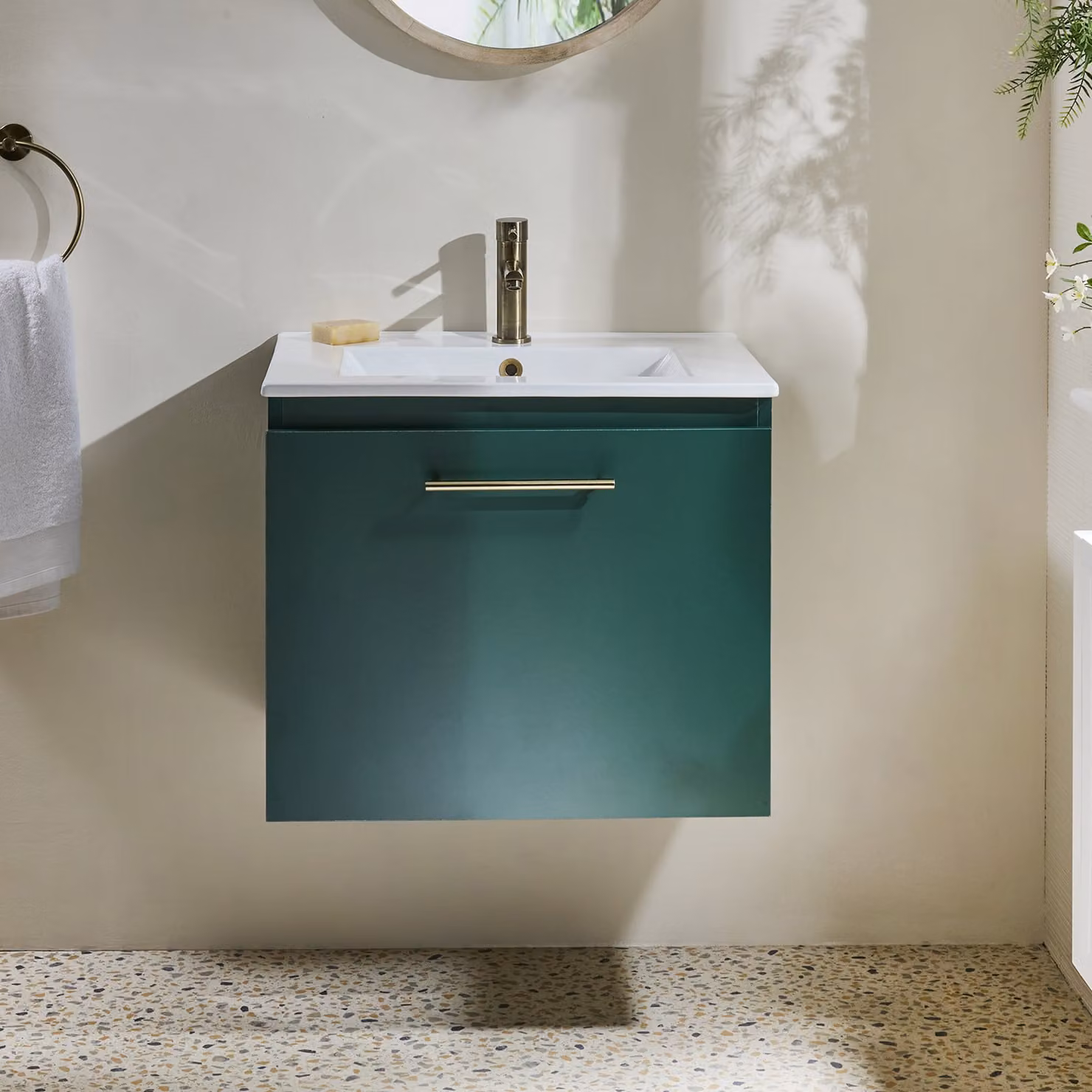 Mobile Bagno Verde Scuro Sospeso da 600mm con Lavabo e Maniglia con Barra a T in Ottone Spazzolato - Cluo