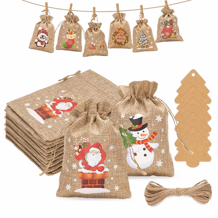 Calendario dell'Avvento con 24 sacchetti di iuta, dimensioni 10 x 15 cm, con decorazioni a forma di albero