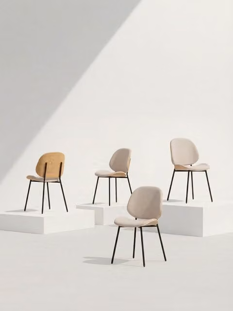 Set di 4 sedie imbottite Kenay Home in rovere e metallo, colore beige e nero, stile moderno per sala da pranzo e cucina
