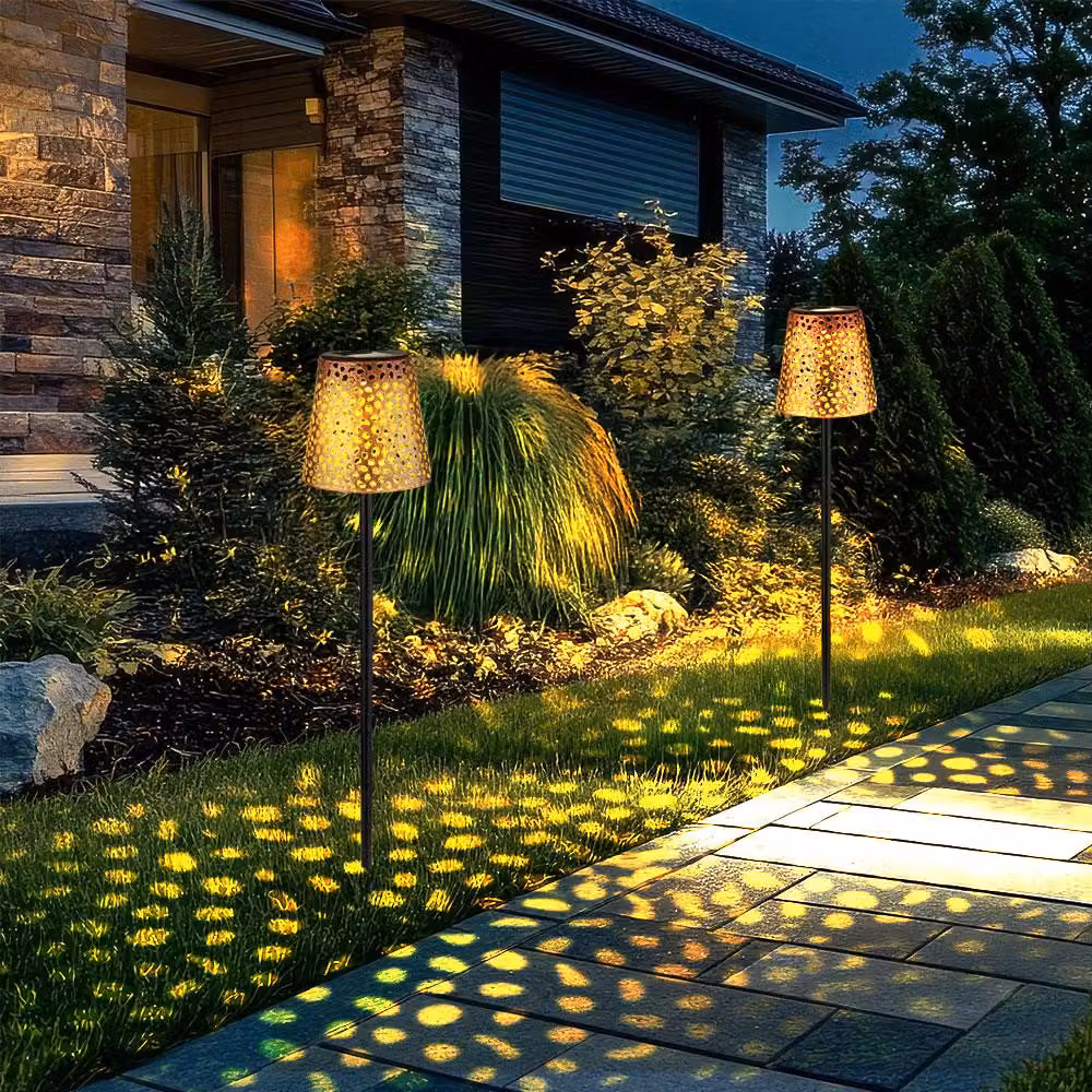 2 lampade da esterno a LED, effetto luminoso, metallo, alimentazione a batteria, colore oro, altezza 70 cm