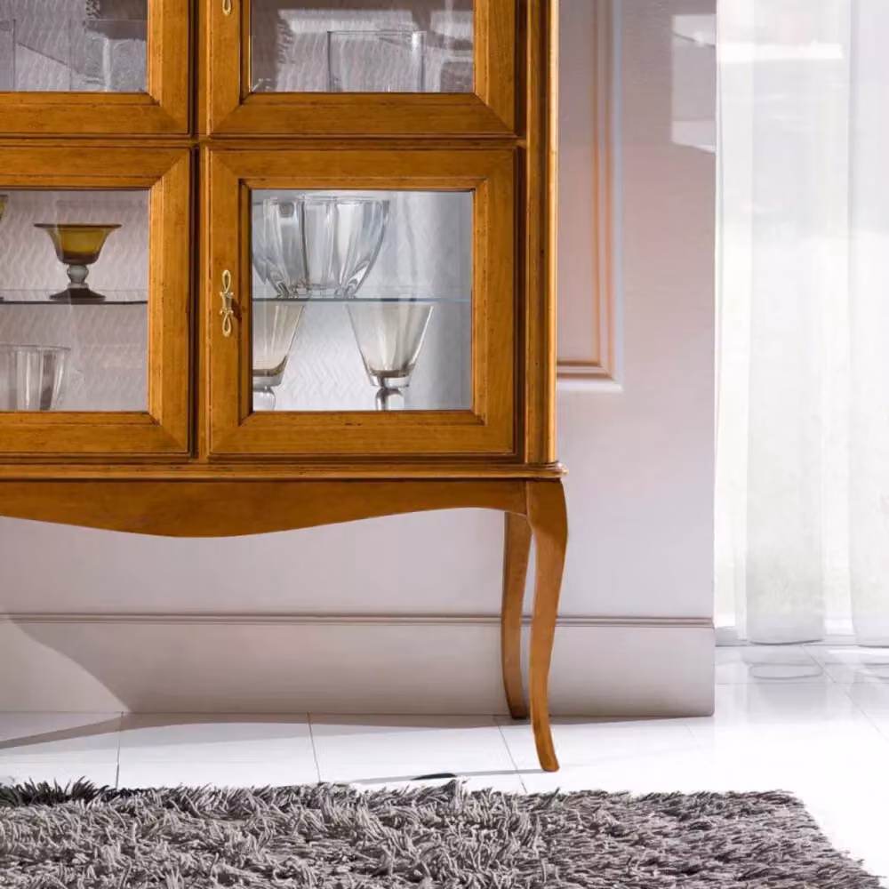 Vetrina classica in legno con ante in vetro e serratura Mobili 2G finitura bassano marrone L: 111 cm, P: 44 cm, H: 140 cm – 3