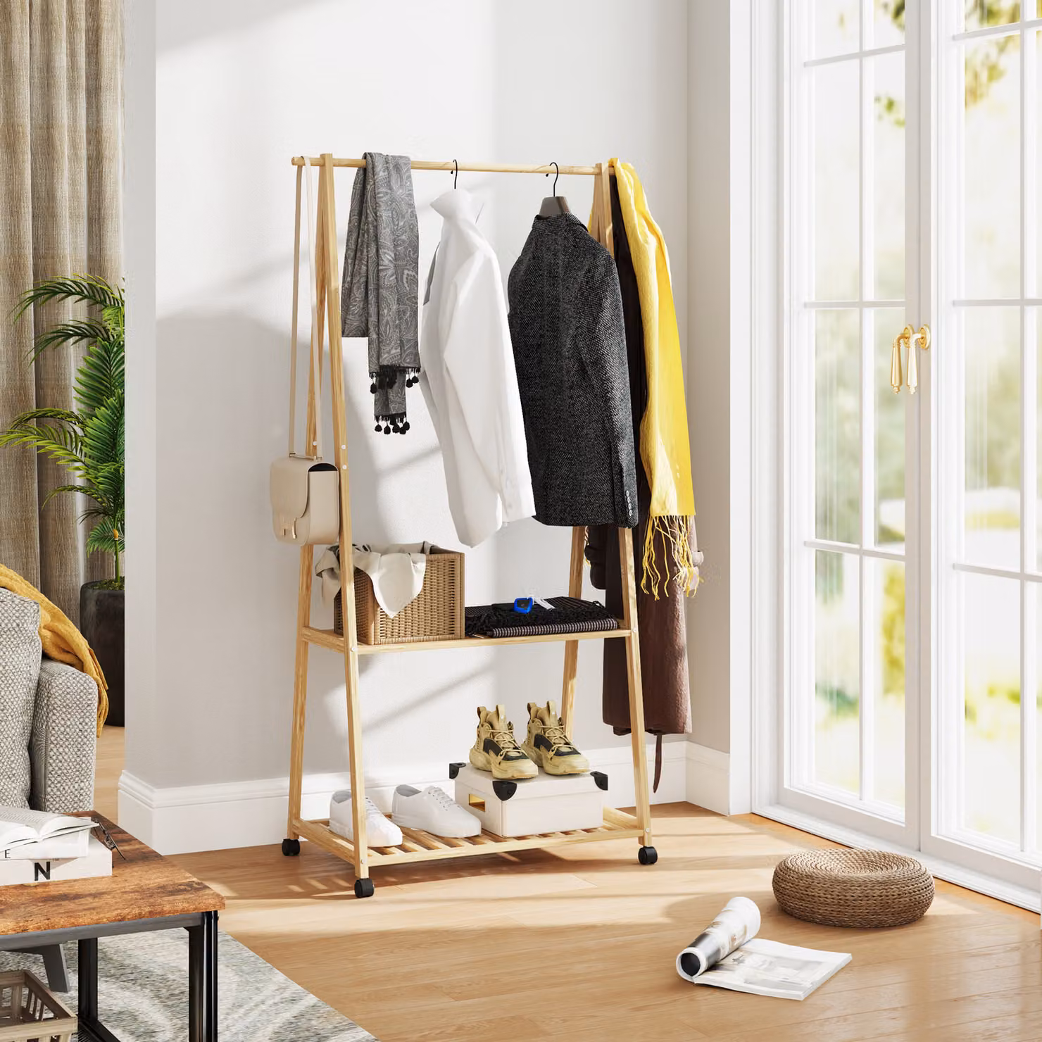 Appendiabiti HOMCOM in bambù con ripiano per scarpe e 2 ganci, colore naturale beige e marrone, ideale per ingresso e soggiorno – 2