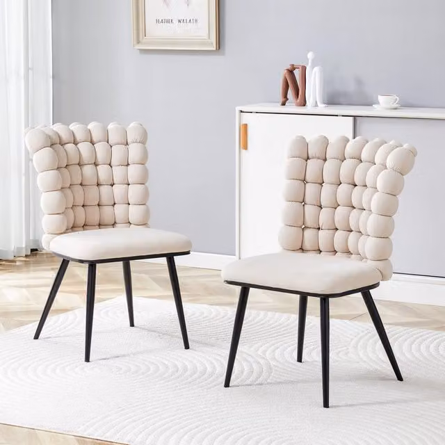 Sedia da pranzo OKWISH in velluto bianco con schienale a catena di sfere e gambe in metallo nero, stile moderno