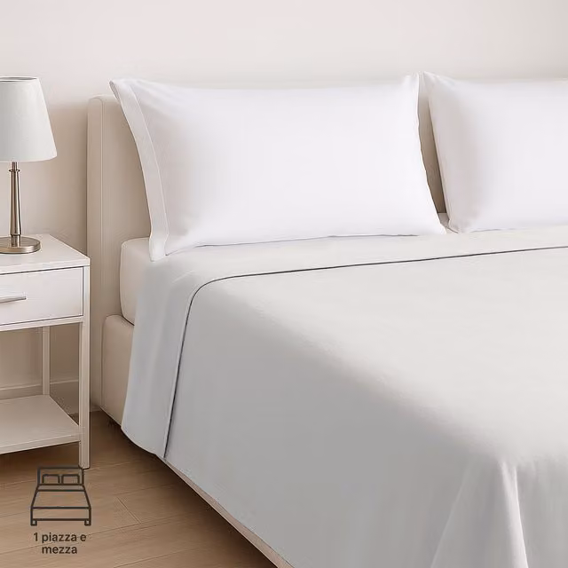 Lenzuolo piano Kasanova in cotone percalle bianco per 1 piazza e mezza L/P: 140 x 200 cm