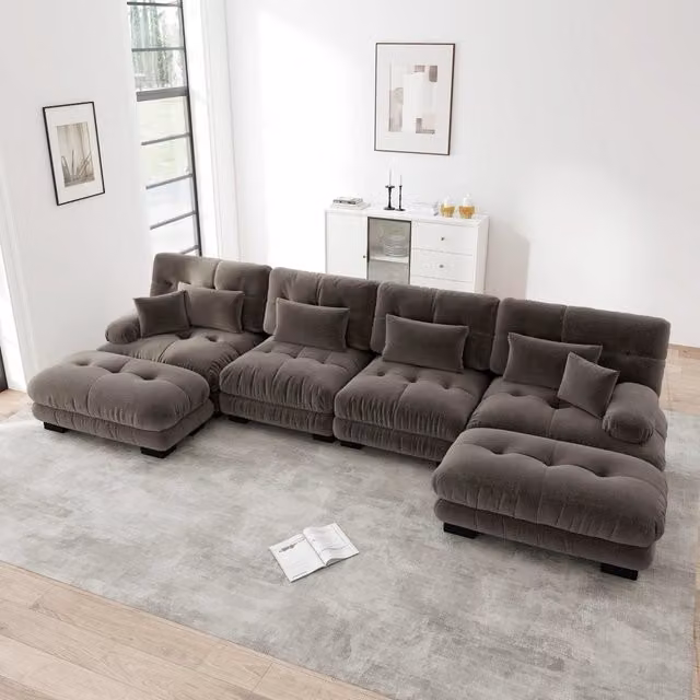 Divano modulare angolare a U OKWISH in tessuto chenille marrone con pouf e cuscini coordinati per il tuo soggiorno