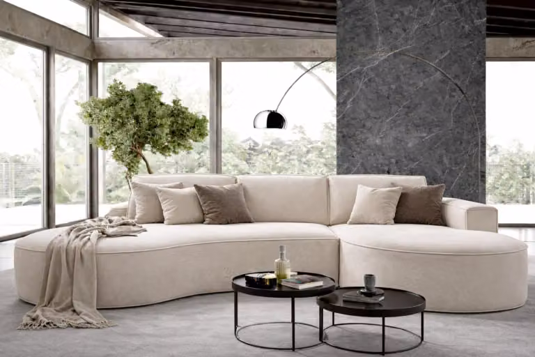 Divano angolare moderno Sofello, modello MOLLY con forme arrotondate, in velluto crema, beige e grigio. Design moderno con linee arrotondate! (con funzione letto) Superficie di riposo: 140x207 cm