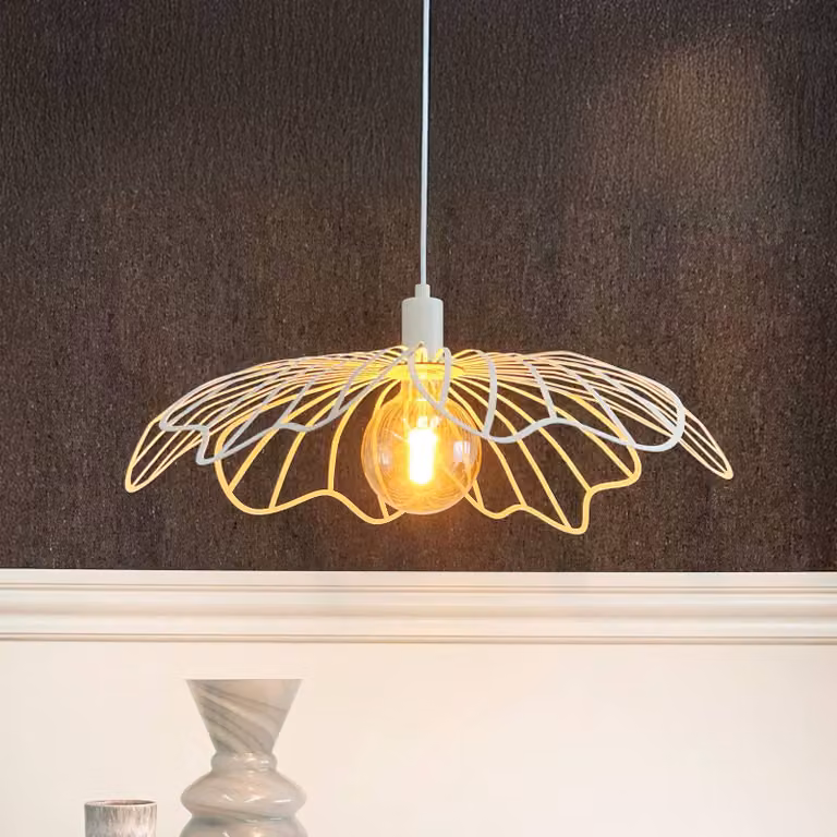 Dyberg Larsen Lampada a sospensione Blumen, dimmerabile, Bianco / Opale, Soggiorno / Sala da pranzo, Metallo, Design, Lampada a sospensione