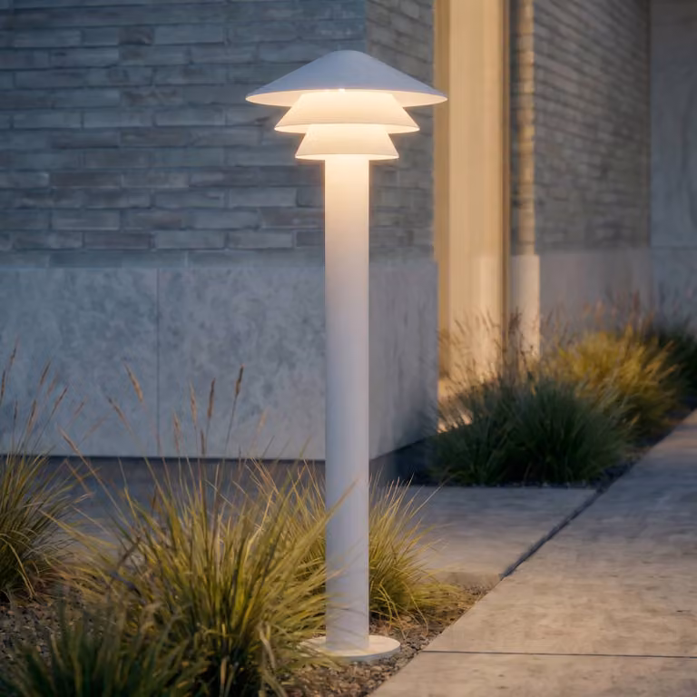 Lampione a LED Lucande Montaro, 110 cm, bianca, IP54 Montaro, Bianco / Opale, Alluminio, Moderno