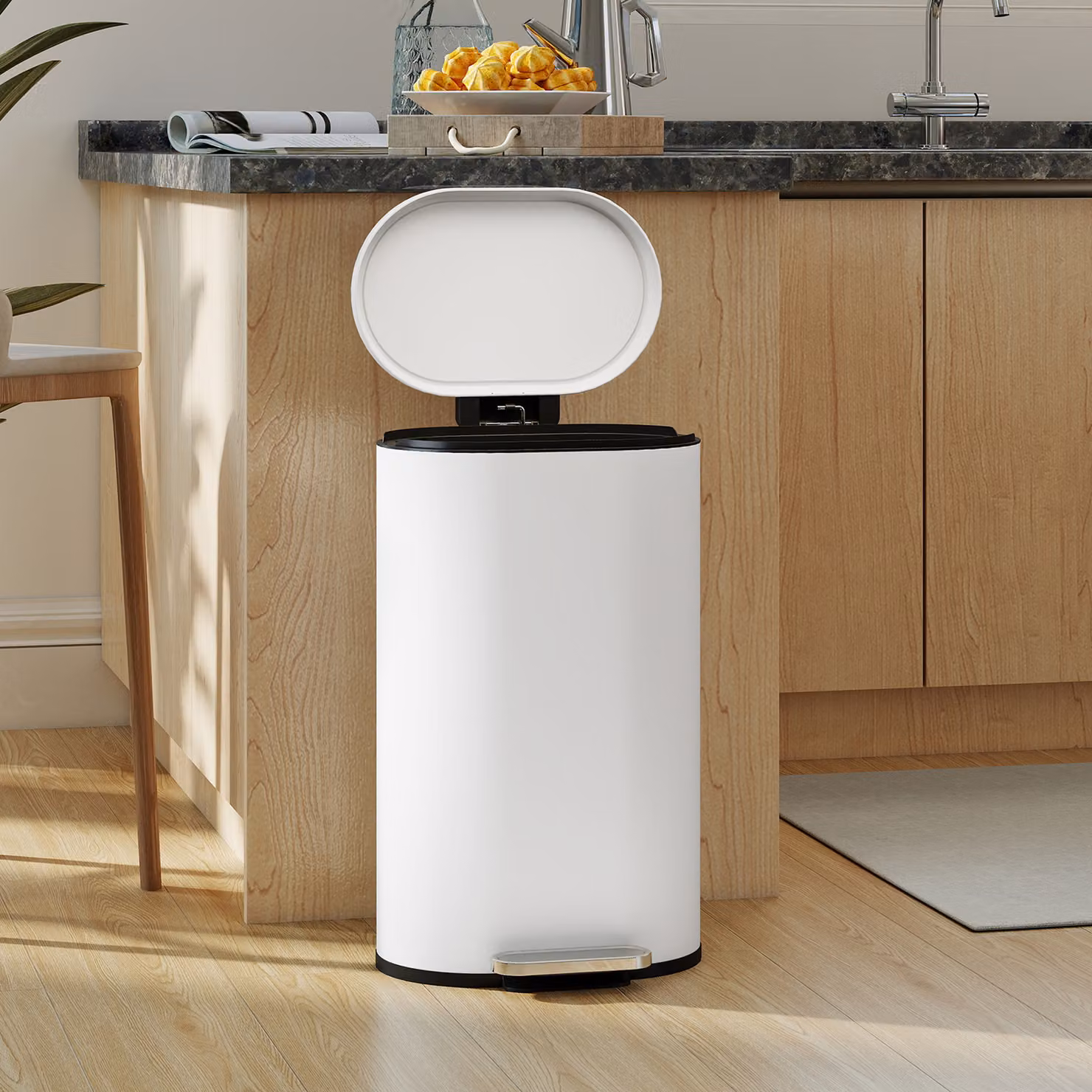 Pattumiera da cucina HOMCOM con pedale e coperchio soft-close, resistente alle impronte, 30 L, bianco crema – 2