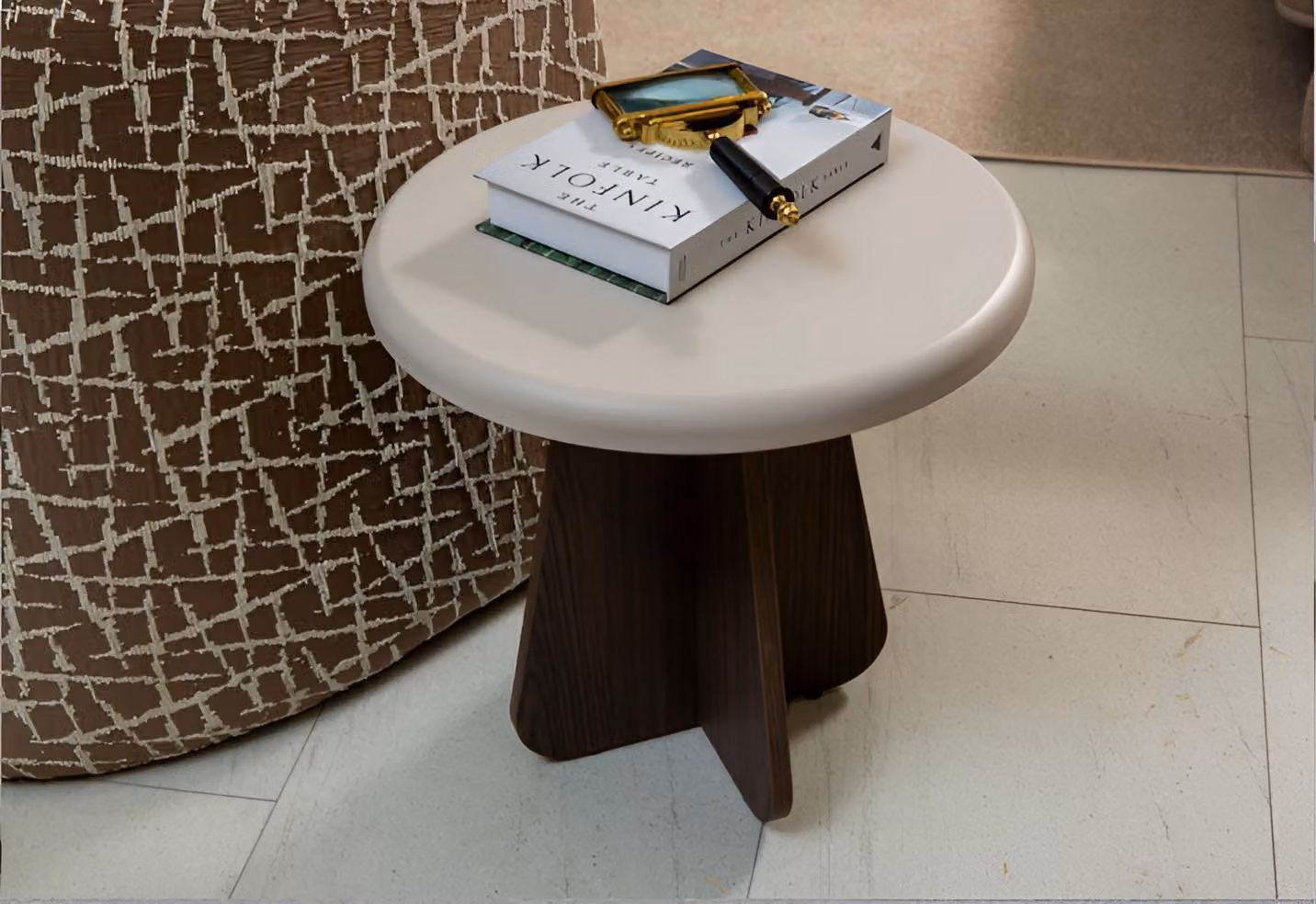 Exklusiver Beiger Rundtisch Designer Holz Wohnzimmer Couchtisch