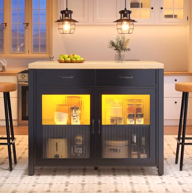 Isola da cucina con luci LED, tavolo alto nero con piano in MDF effetto legno e ripiani regolabili