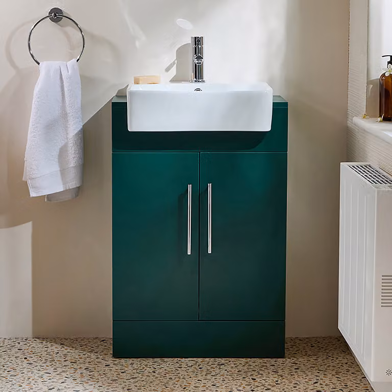 Mobile Bagno a Terra Verde Scuro da 550mm con Lavabo e Maniglie con Barra a T Cromate - Cluo