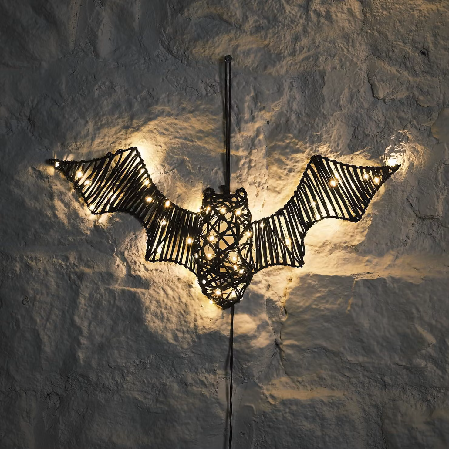 Decorazione a forma di pipistrello e rattan, con 45 LED bianco caldo, timer e dimensioni di 43 cm