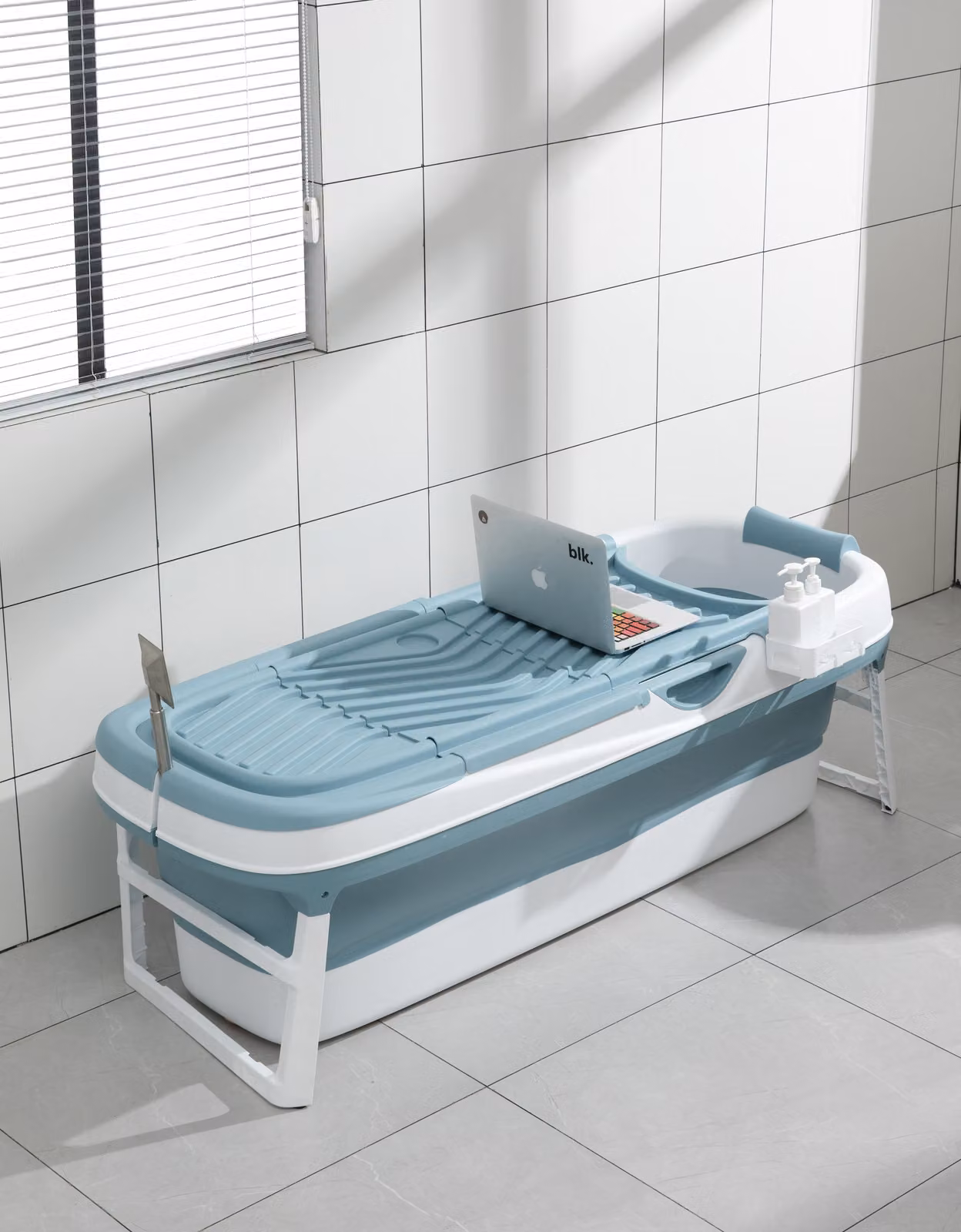 Schwänlein® Vasca da bagno pieghevole per adulti | ideale per piccoli bagni | con cestino per il sapone, cuscino per il collo, pratica e portatile (blu, 158)