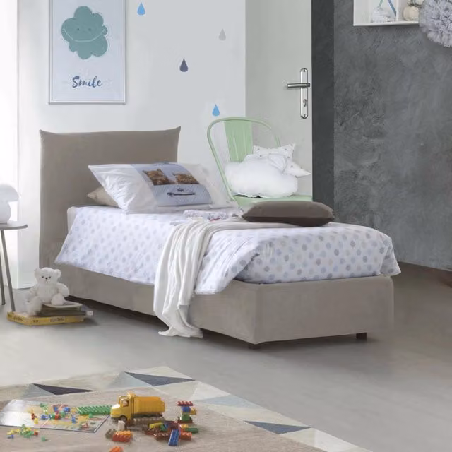 Letto singolo contenitore Azeglio di Talamo Italia con materasso incluso, rivestimento in tessuto beige, apertura frontale