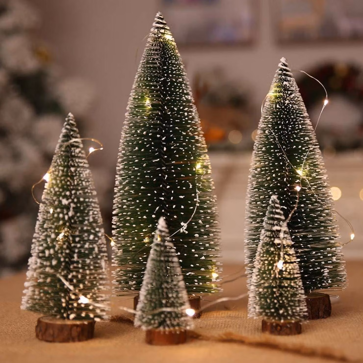 Set di mini alberi di Natale, 5 pezzi. Alberi di sisal con effetto neve e brina, altezza da 10 a 30 cm