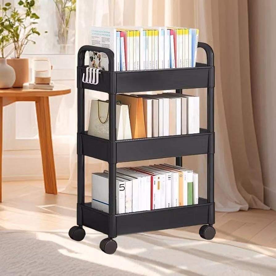 Carrello portaoggetti per cucina, scaffale mobile con 3 ripiani, realizzato in plastica, dotato di 4 ruote. Scaffale angolare