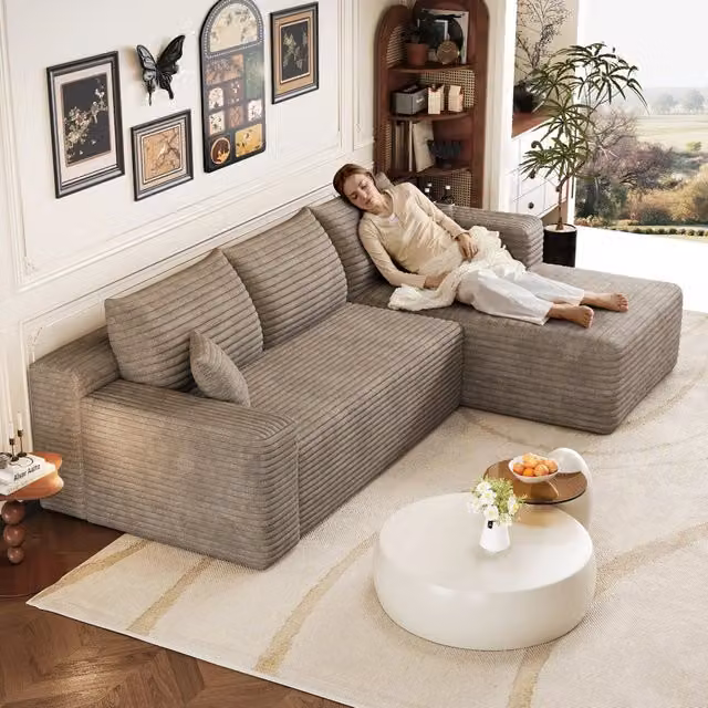Divano angolare modulare 241x151x58 cm; divano effetto nuvola con seduta profonda; stile minimalista; consegnato montato; velluto a coste; cammello