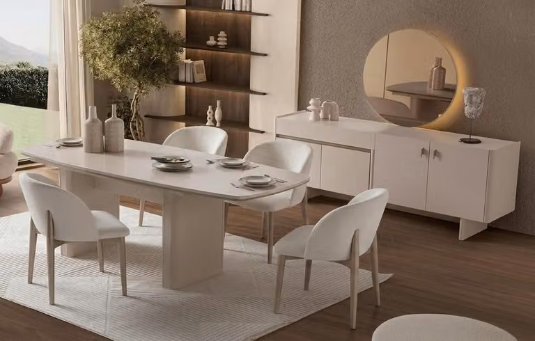 Set per sala da pranzo: tavolo, 4 sedie, credenza, specchio. Stile moderno, colore beige, finiture raffinate