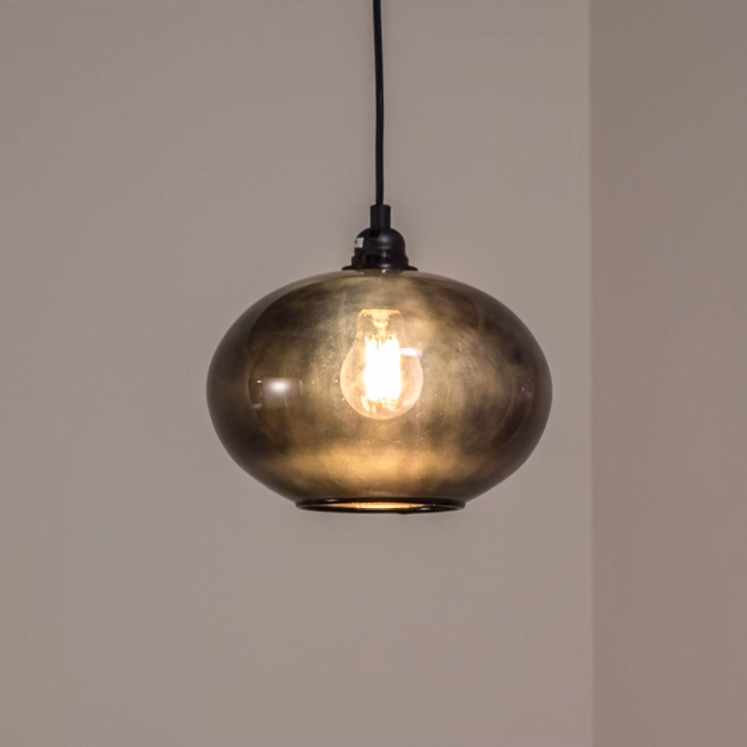 Lampada a sospensione in vetro Smoked 050 Opviq, dimmerabile, Alluminio / Grigio / Zincato, Soggiorno / Sala da pranzo, Vetro, Moderno, Lampada a sospensione