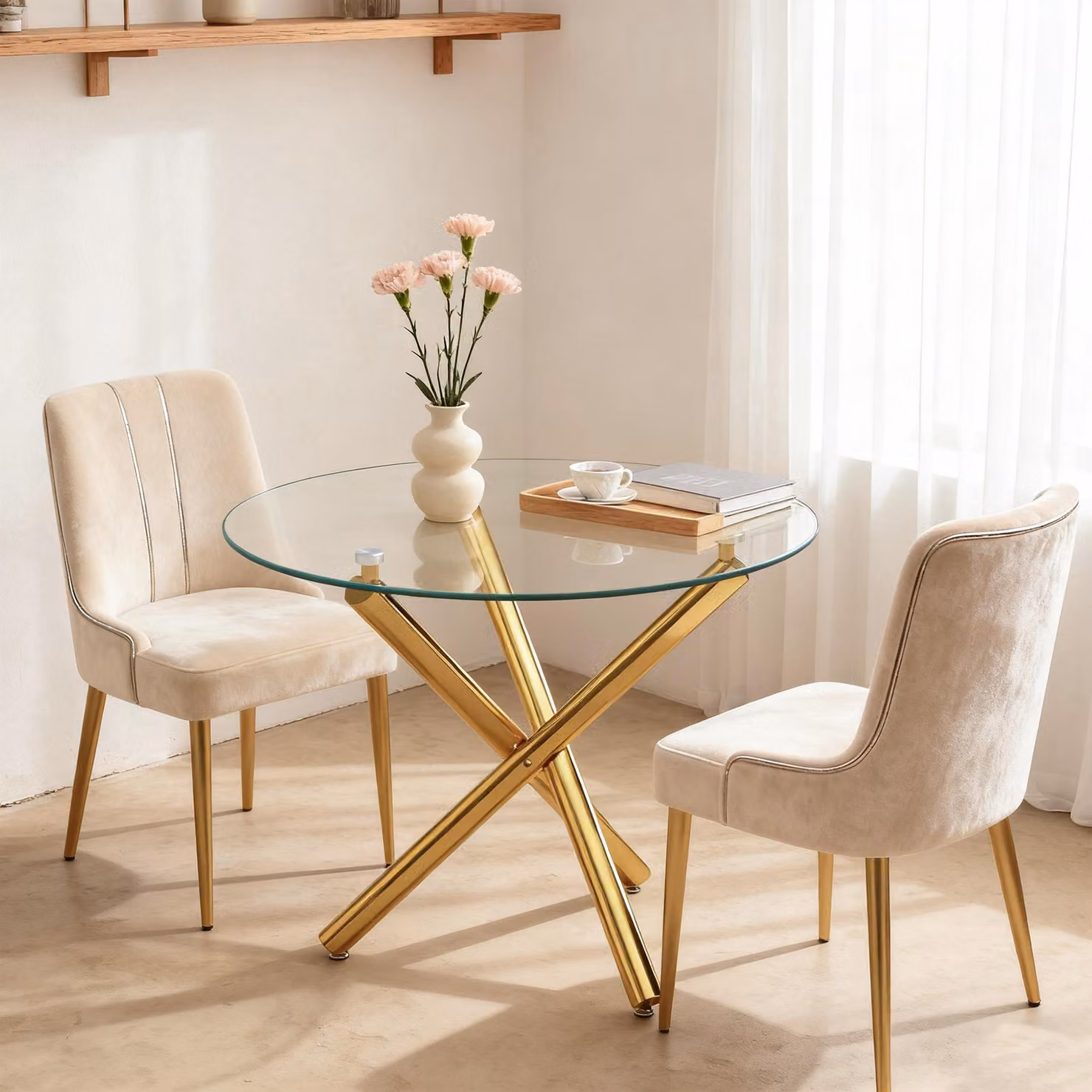 Tavolo rotondo da pranzo, piano in vetro, gambe dorate, stile moderno e minimalista