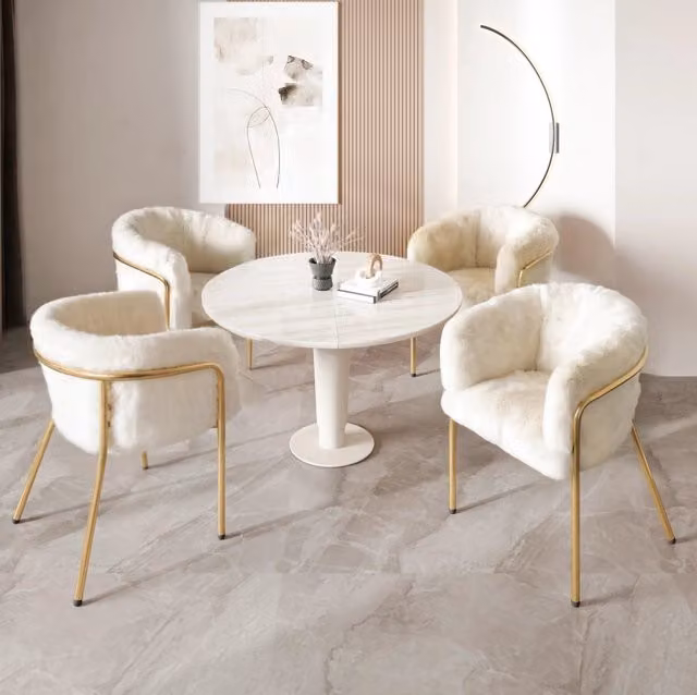Set di 4 sedie da soggiorno in pelliccia sintetica bianca con gambe in metallo