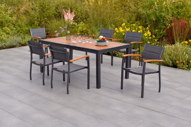 Set di mobili da giardino Merxx Paxos, 7 pezzi, 6 sedie impilabili, tavolo allungabile 180 (240) x 100 cm – alluminio/acacia/tessuto