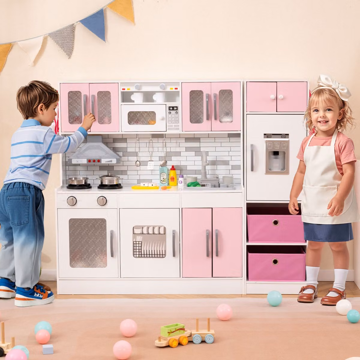Cucina da gioco in legno Costway con accessori e funzioni interattive, colore rosa