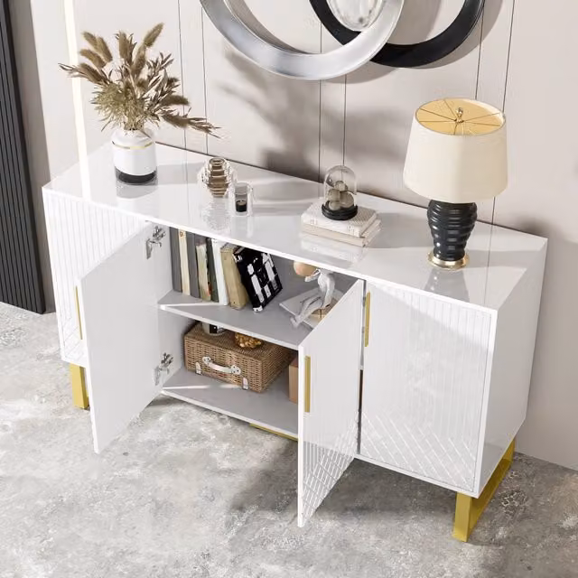 Credenza Mivray con 4 ante, superficie bianco lucido con motivo geometrico e gambe in metallo, L 140 cm x P 40 cm x H 80 cm