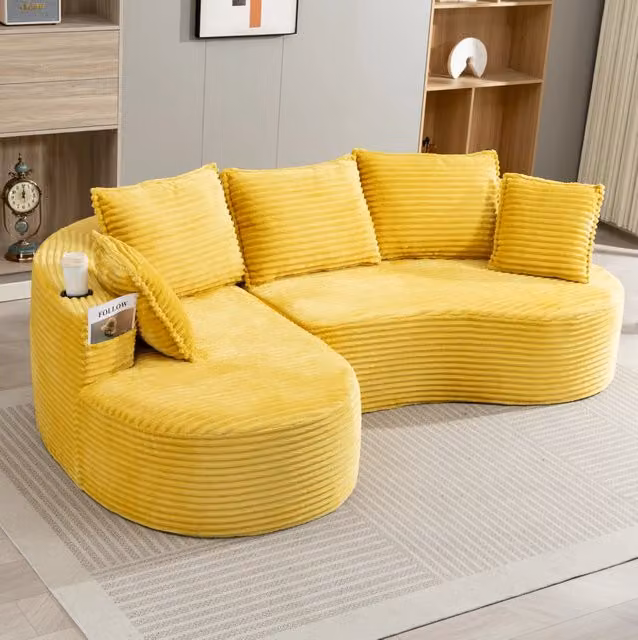 Divano curvo moderno in velluto a coste color senape 250x152x82 cm con portabicchieri e tasche laterali