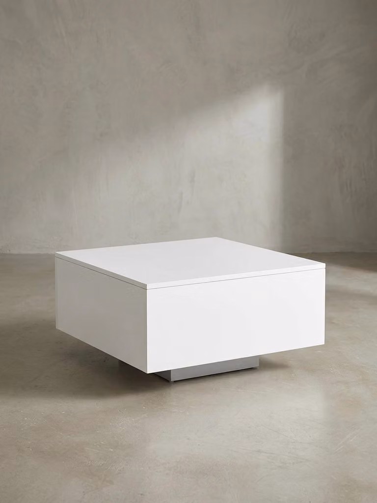 Tavolino in legno, elegante tavolo a C da salotto dal design purista. 60x60x35 cm | Kadima Design