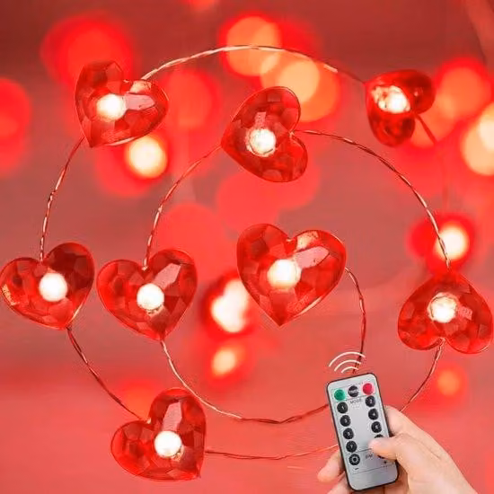 Ghirlanda luminosa a LED con 30 luci rosse a forma di cuore e timer, lunghezza 3 metri, alimentata a batterie, per effetti luminosi lampeggianti resistenti all'acqua, ideale per proposte di matrimonio, anniversari e feste di San Valentino.