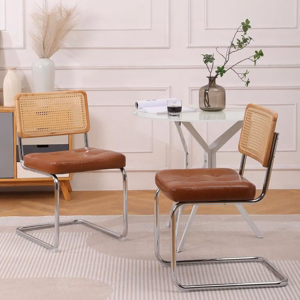 Set di 2 sedie da pranzo in stile retrò, con struttura in rattan, colore marrone, rivestite in ecopelle, imbottite in schiuma, con struttura in legno, girevoli, dimensioni 52 x 50 x 85 cm