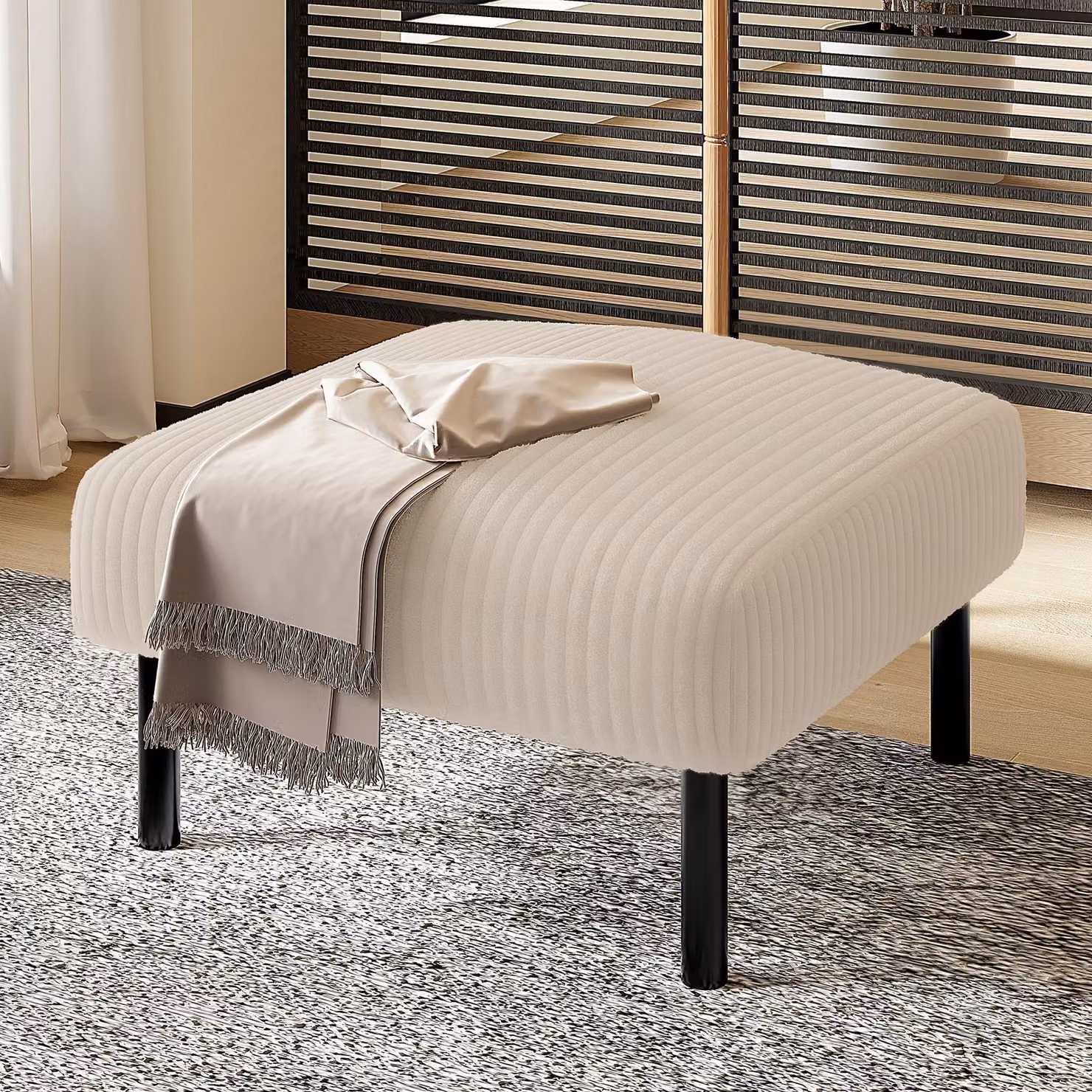 Pouf poggiapiedi in tessuto corduroy, poggiapiedi con struttura in metallo utilizzabile anche come tavolino, montaggio senza attrezzi, color beige