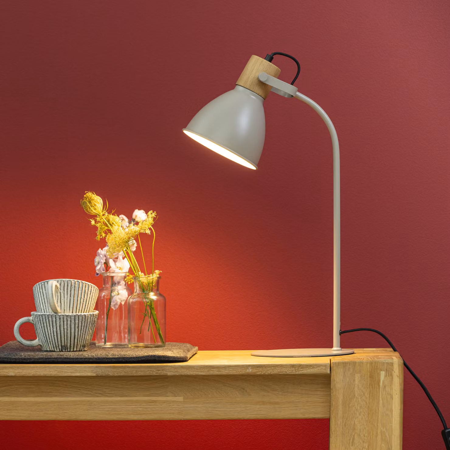 Lampada da tavolo, altezza 52 cm, E27, max. 40 W, orientabile, interruttore, grigio