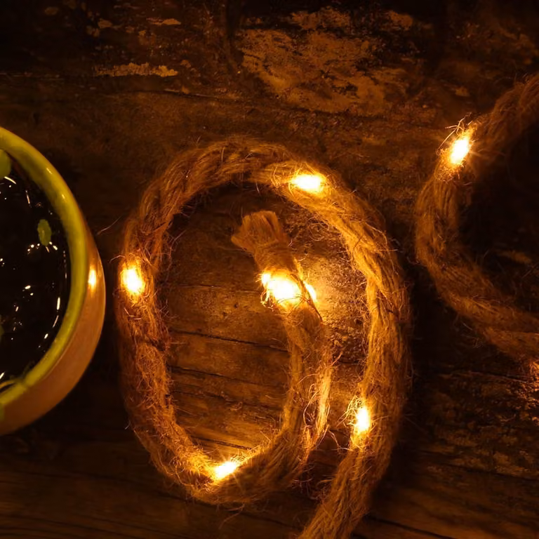 Catena luminosa da campeggio, 6 metri - 80 LED - Con spina - Con timer - Luce calda - Ideale per Natale - Adatta per interni ed esterni